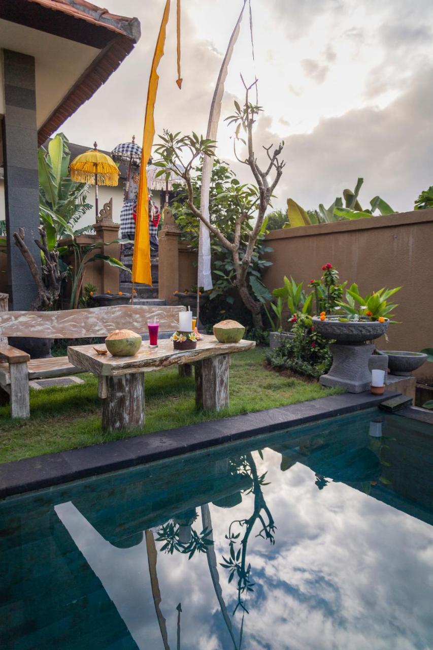 Umah Tikari Guesthouse Canggu  Exterior photo