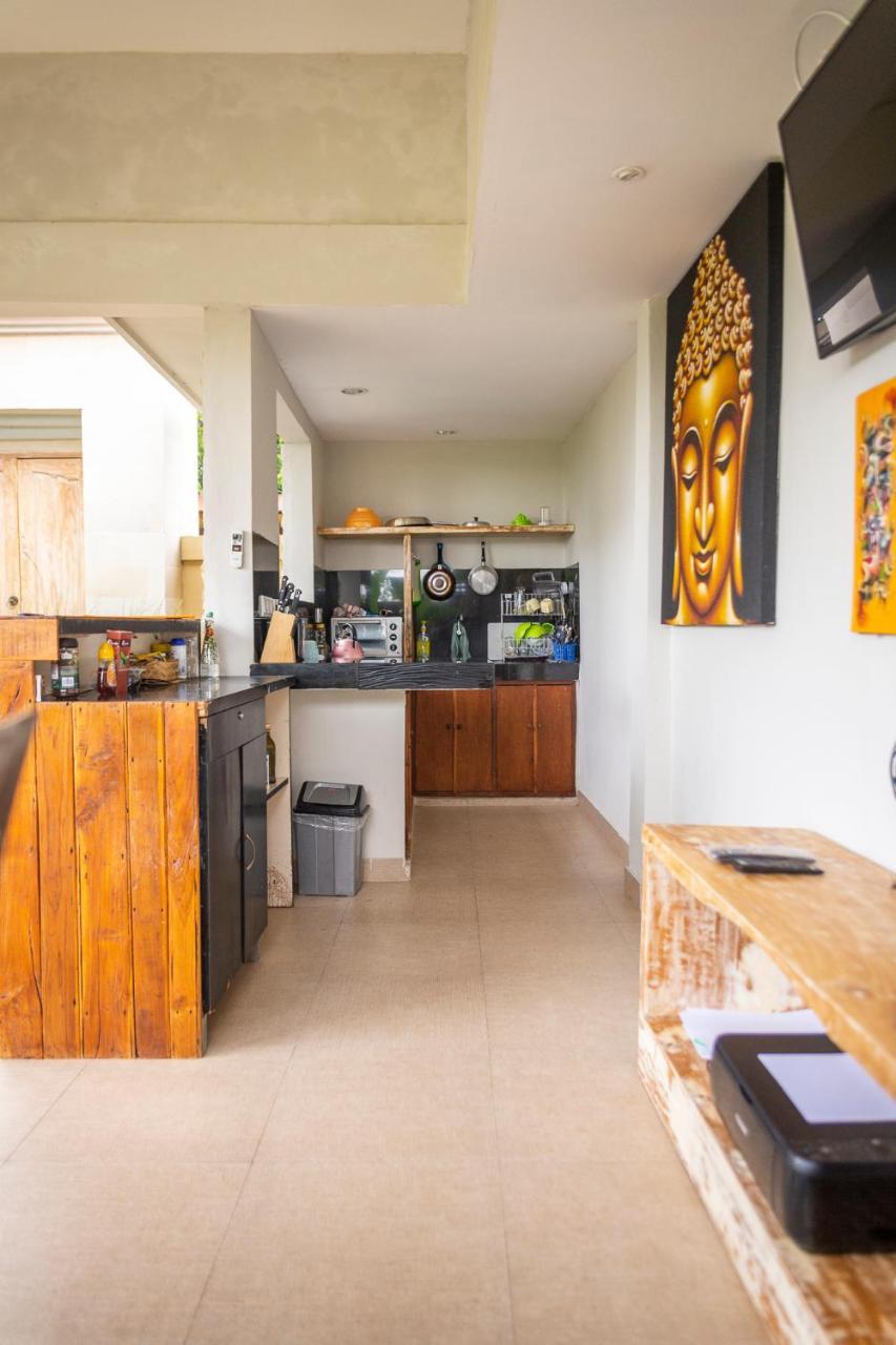 Umah Tikari Guesthouse Canggu  Exterior photo