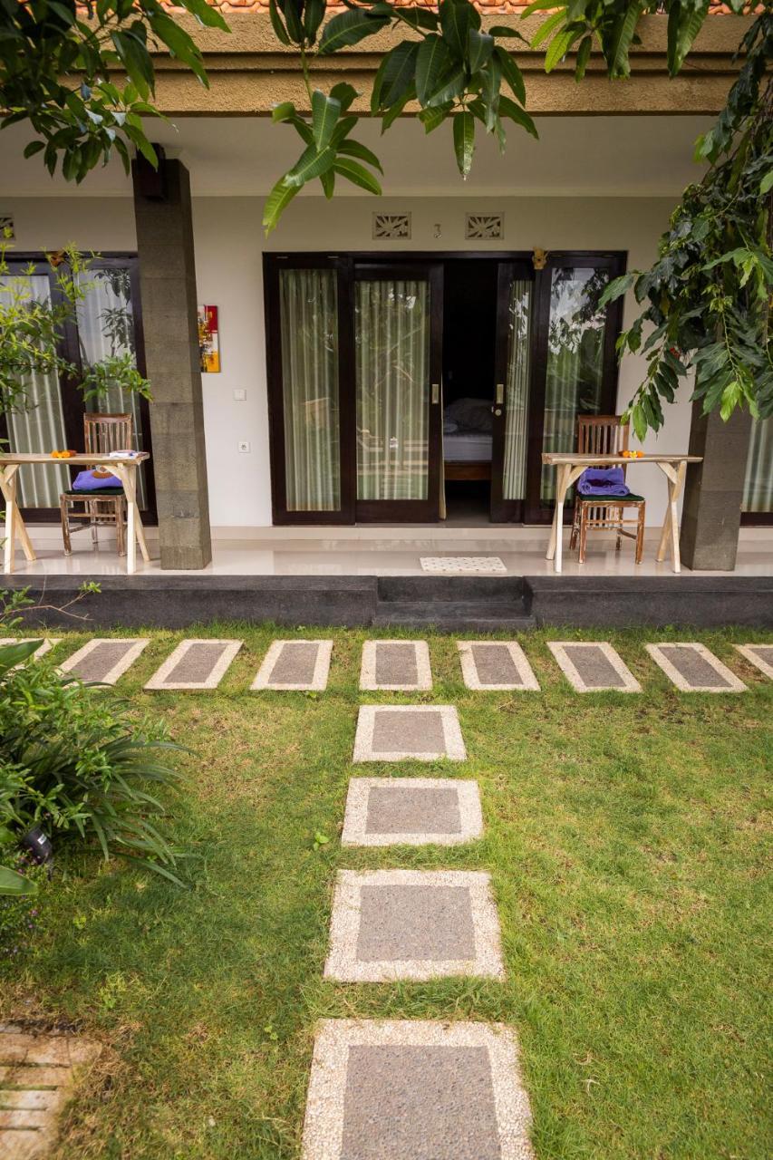 Umah Tikari Guesthouse Canggu  Exterior photo